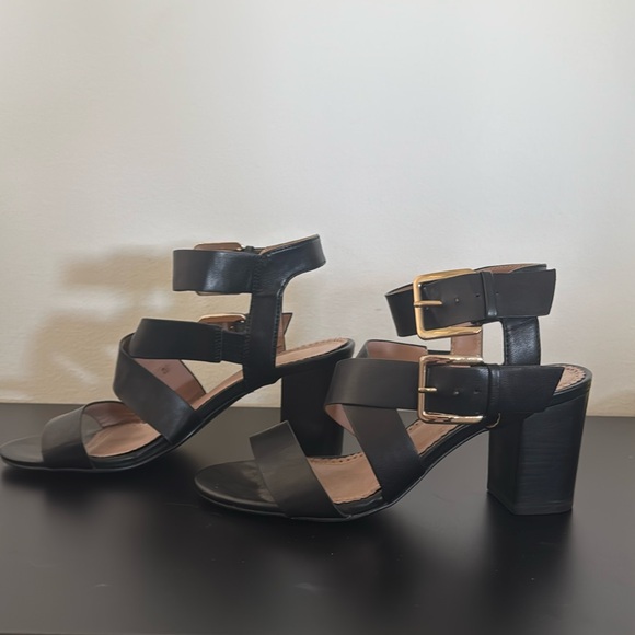 Restricted strappy sandals - Picture 4 of 6